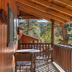 Cabin 5- Private Cabin w King bed, kitchen, porch