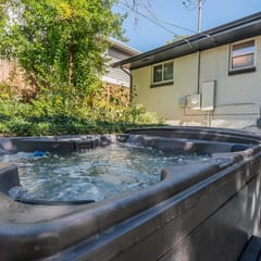 Hot Tub Family Home with Mountain Views - Close to Red Rocks and Clear Creek!