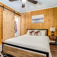 Pine Cabin-River Access! Mtn Views