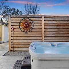Hot Tub, Putt-Putt, and Family Friendly Summer Escape!