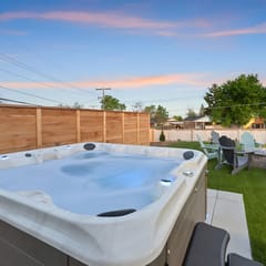 Hot Tub, Game Room, and Family Summer Relaxation!
