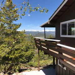 Wonder-View Lodge with Hot Tub and Panoramic Mountain Views!