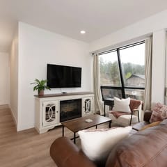 Cozy Condo with Beautiful View of Evergreen!