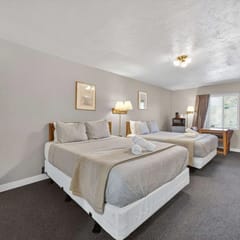 Eagle Motel Suite 105