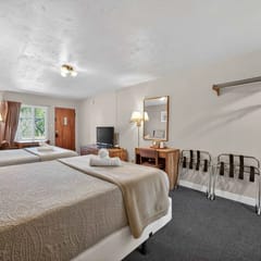 Eagle Motel Suite 105