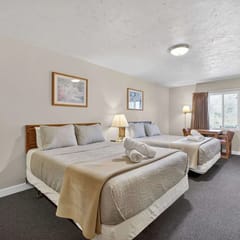 Eagle Motel Suite 106