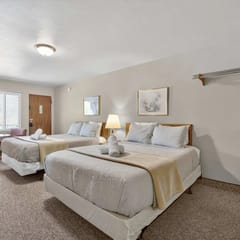 Eagle Motel Suite 110