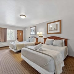 Eagle Motel Suite 117