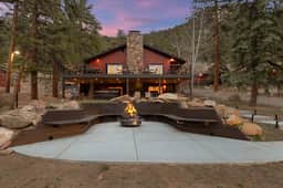 Cabin 12 - Spacious & Updated -Hot Tub & King Beds