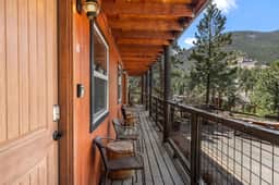 Cabin 14 - King Bed, hotel-style unit