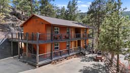 Cabin 18 - King Bed, Mountain views! Hotel Style!