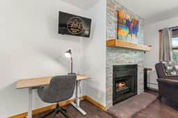 Cabin 19- King Studio! Gorgeous views! Hotel Style