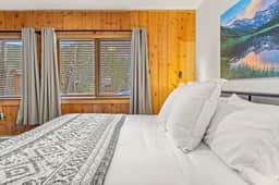 Cabin 21- Accessible Unit & King Bed