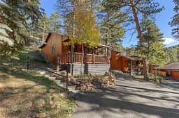 Cabin 5- Private Cabin w King bed, kitchen, porch