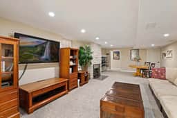 DU Haven: Hot Tub, Outdoor TV Lounge &3 Full Baths