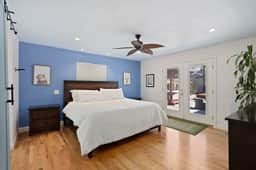 DU Haven: Hot Tub, Outdoor TV Lounge &3 Full Baths