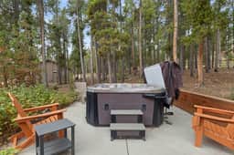 Private Mountain Retreat w Hot Tub,Games &Views! 