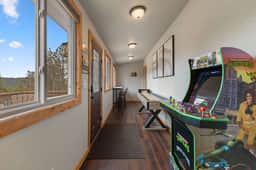 Private Mountain Retreat w Hot Tub,Games &Views! 