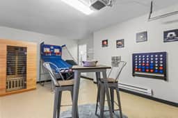 Sauna, Hot Tub, Family Friendly & Game Room! 