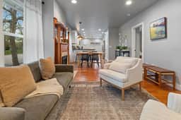 Windsor Retreat: Across from Park + Hot Tub