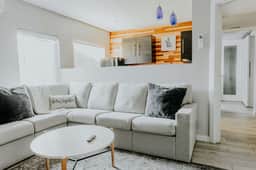 Cozy and Chic apartment close to everything in Wheat Ridge!