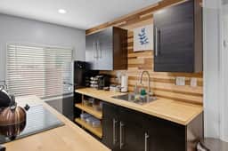 Apartment on 38th- Vibrant, Urban neighborhood