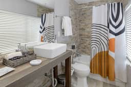 Cozy and Chic apartment close to everything in Wheat Ridge!