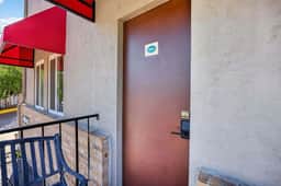 Eagle Motel Room  100