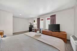 Eagle Motel Room  100