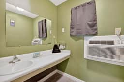 Eagle Motel - Unit 106