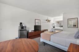 Eagle Motel Room  224
