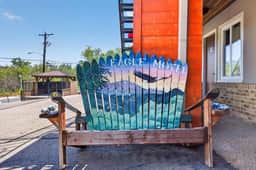 Eagle Motel Suite 123 - Image 5