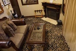 Lion's Den - Image 5