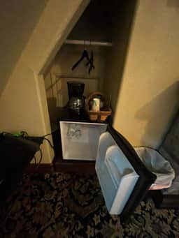 Red Room - East Wing - Image 5