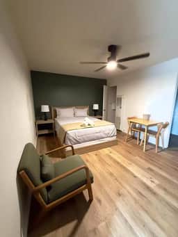 Eagle Suite 122-123: Two-Room Group Accommodation - Image 2