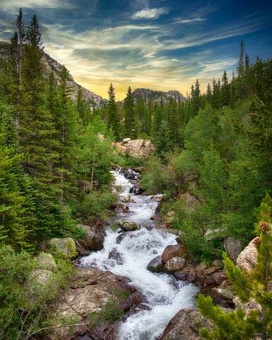 Riverside cabin on St. Vrain Creek in Lyons, Colorado
