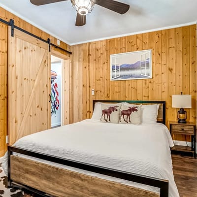 Pine Cabin-River Access! Mtn Views