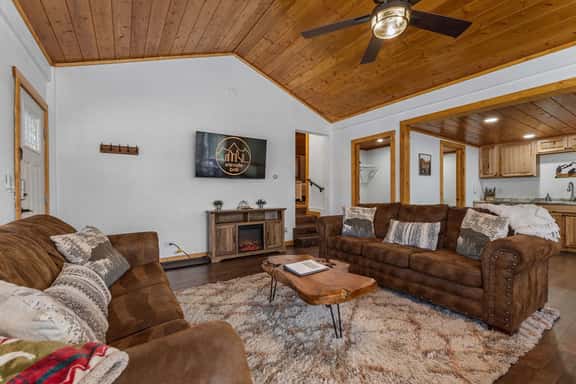 Cabin 3- Cozy, updated cabin 5 min to RMNP - Image 1
