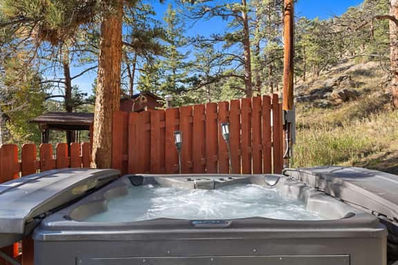 Cabin 6- Private Hot Tub 5 Min to RMNP - Image 1