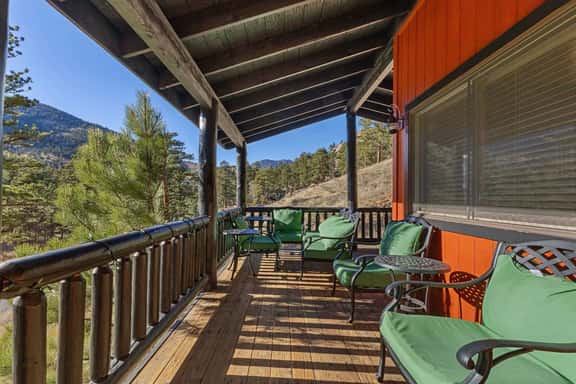 Cabin 9- Spacious cabin- 4 King beds- 2 baths - Image 1