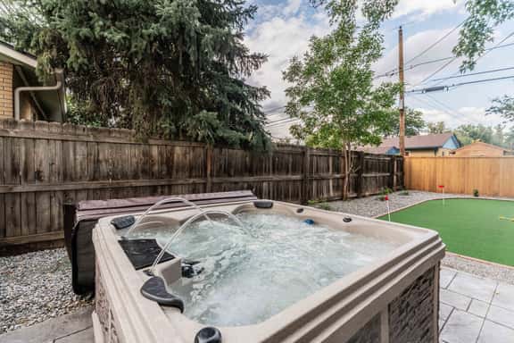 Game Room- Hot Tub- Sauna & Projector! - Image 1