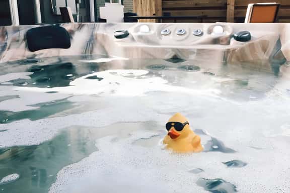 Spacious & Pet Friendly- Hot Tub & Mountain Views - Image 1