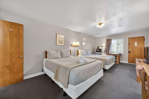 Eagle Motel Suite 105 - Image 1