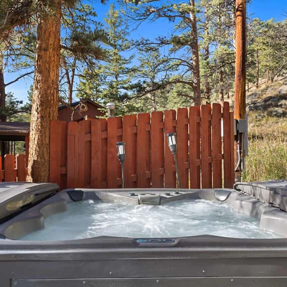 Cabin 6- Private Hot Tub 5 Min to RMNP - Image 1
