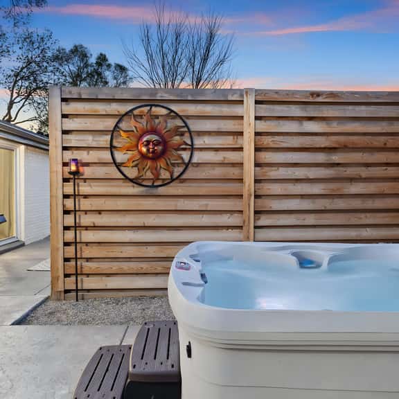 Hot Tub, Putt-Putt, and Family Friendly Summer Escape! - Image 1