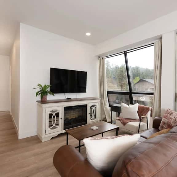 Cozy Condo with Beautiful View of Evergreen! - Image 1