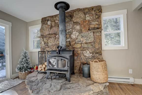 Breck Cabin | Game Room & 10 minutes to Slopes