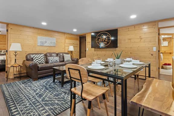 Cabin 12 - Spacious & Updated -Hot Tub & King Beds
