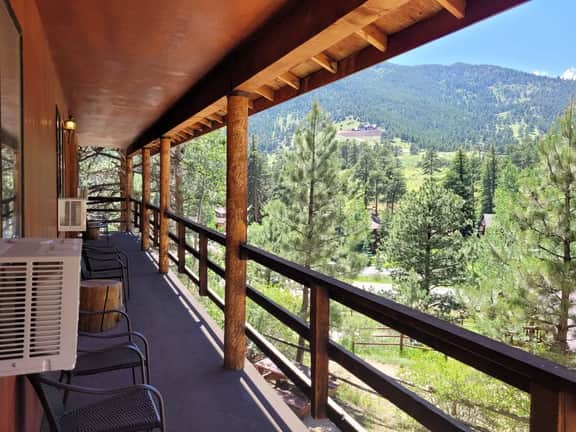 Cabin 18 - King Bed, Mountain views! Hotel Style!