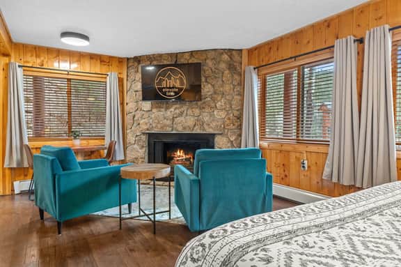 Cabin 21- Accessible Unit & King Bed